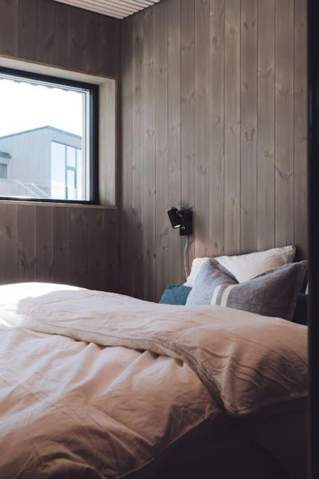Seafront Apartment Henningsvær Kültér fotó