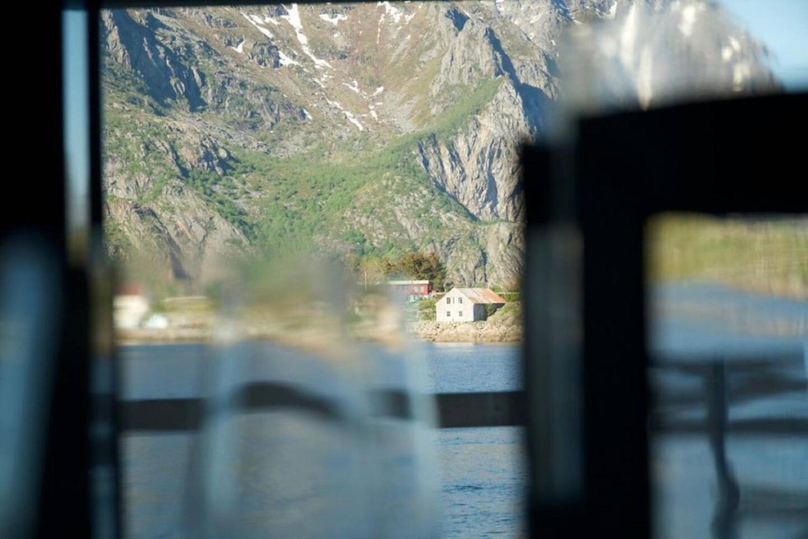 Seafront Apartment Henningsvær Kültér fotó